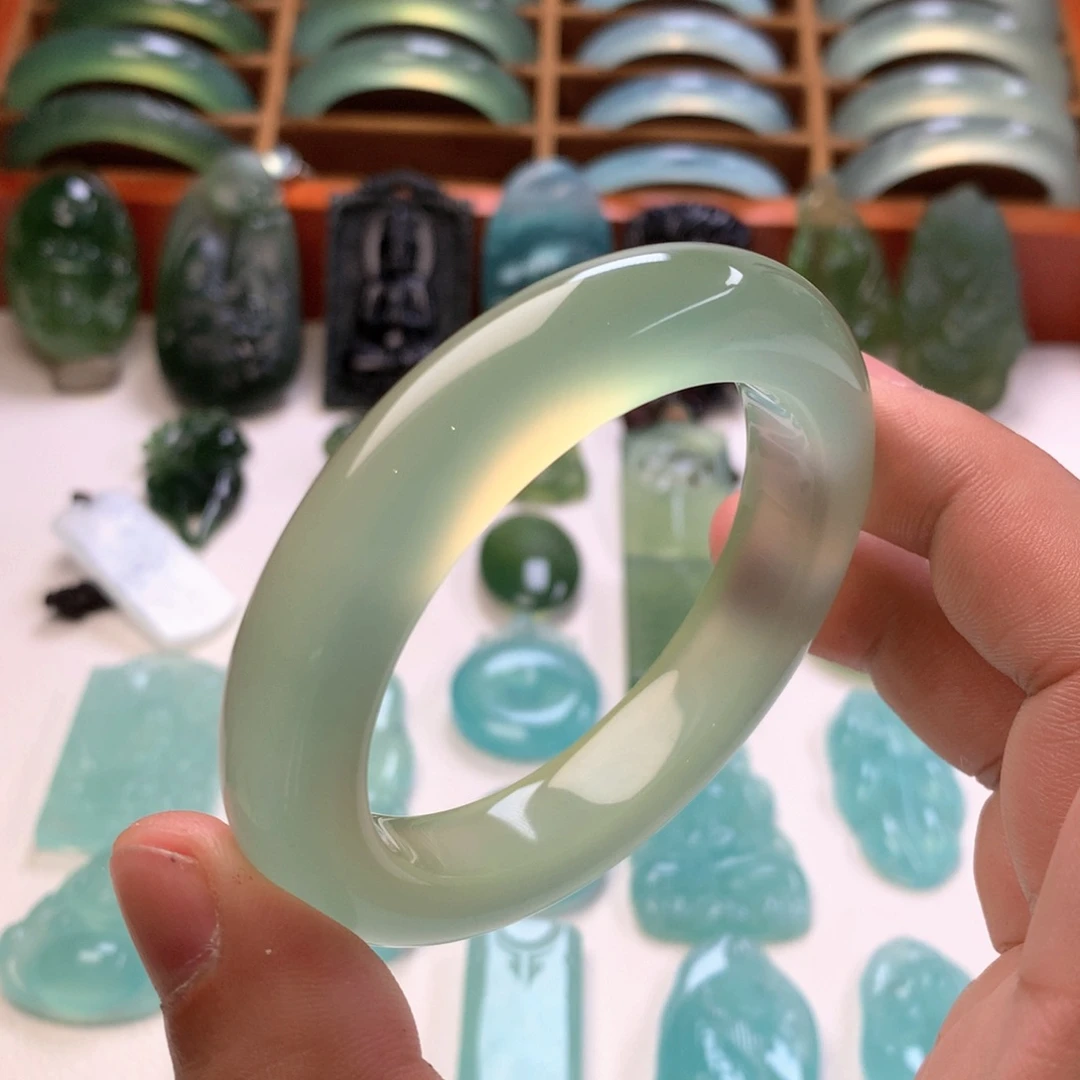 蛇纹石玉未镶嵌手镯