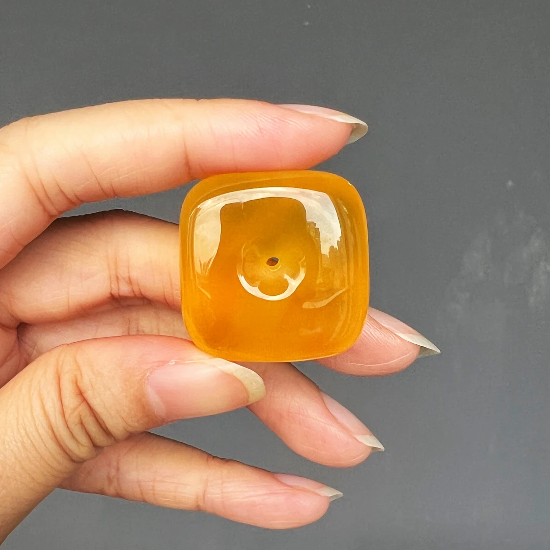 蜜蜡焦皮料鸡油红小方扣