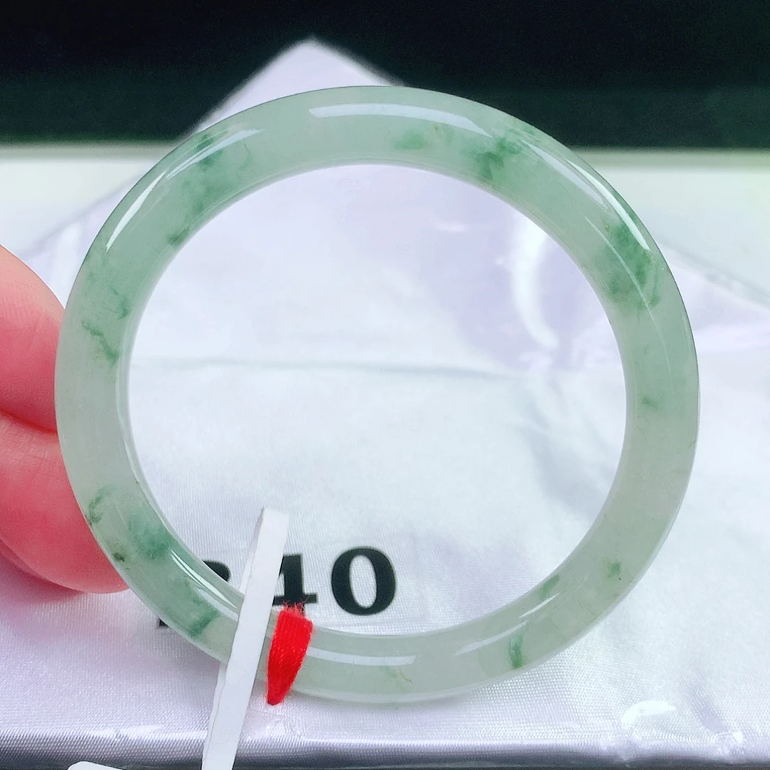 未镶嵌手镯（圆镯）翡翠240