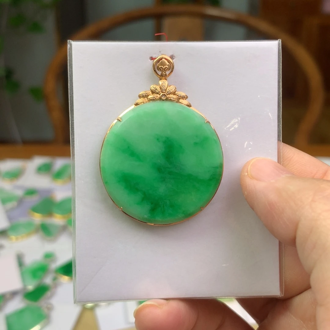 翡翠18K金镶嵌颈饰翡翠首饰