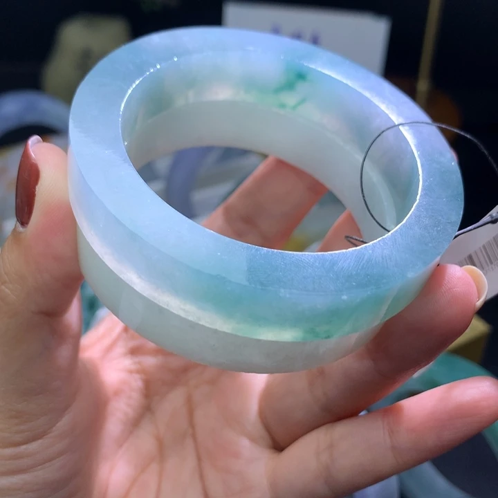未镶嵌翡翠手镯定制翡翠