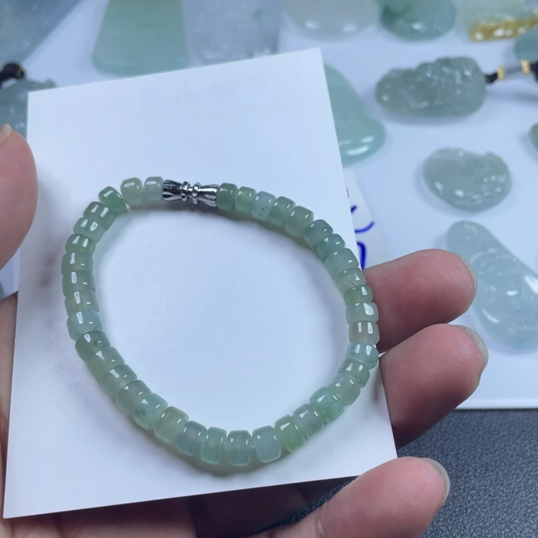 吊坠(不含链)未镶嵌翡翠…………