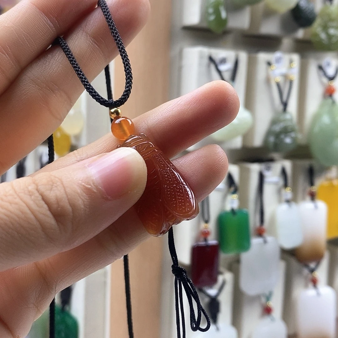 *****颈饰未镶嵌石英质玉