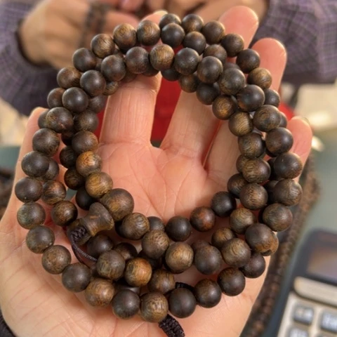 沉香手串乌身红土29克卡0.8多样性发1条