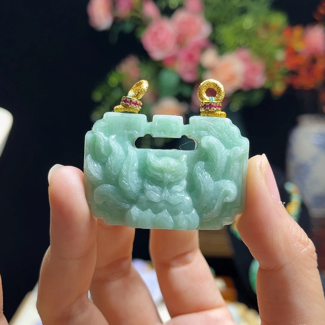 翡翠颈饰未镶嵌九尾