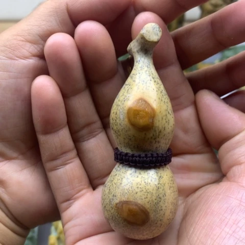 【闪购商品】未镶嵌岫岩河磨玉（透闪石质玉）把件