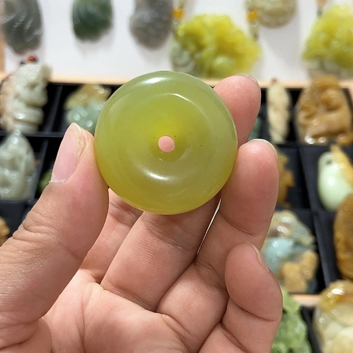 蛇纹石玉未镶嵌挂件