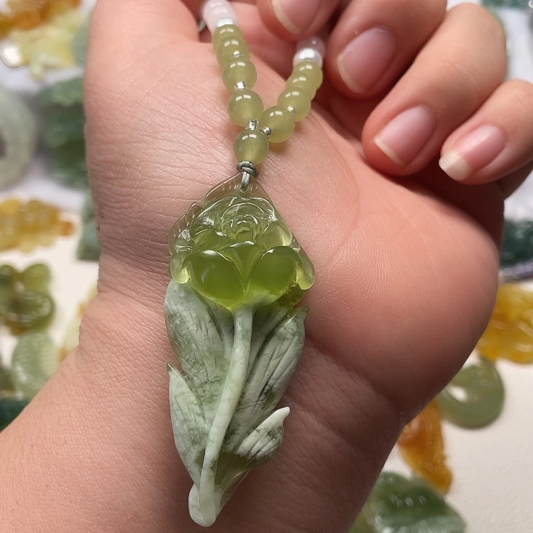 蛇纹石玉未镶嵌颈饰