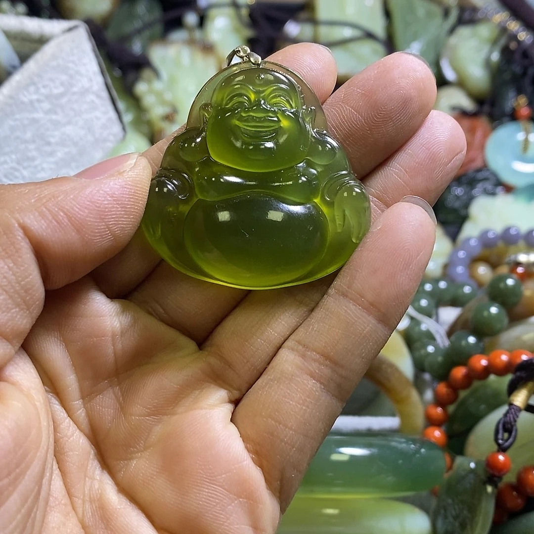 岫玉未镶嵌颈饰一个