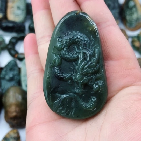 未镶嵌岫岩河磨玉（透闪石质玉）挂件