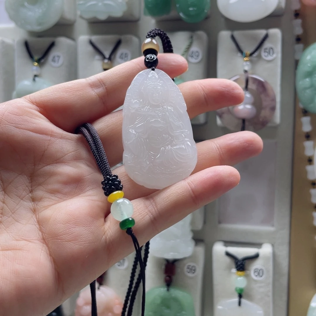 石英质玉未镶嵌颈饰