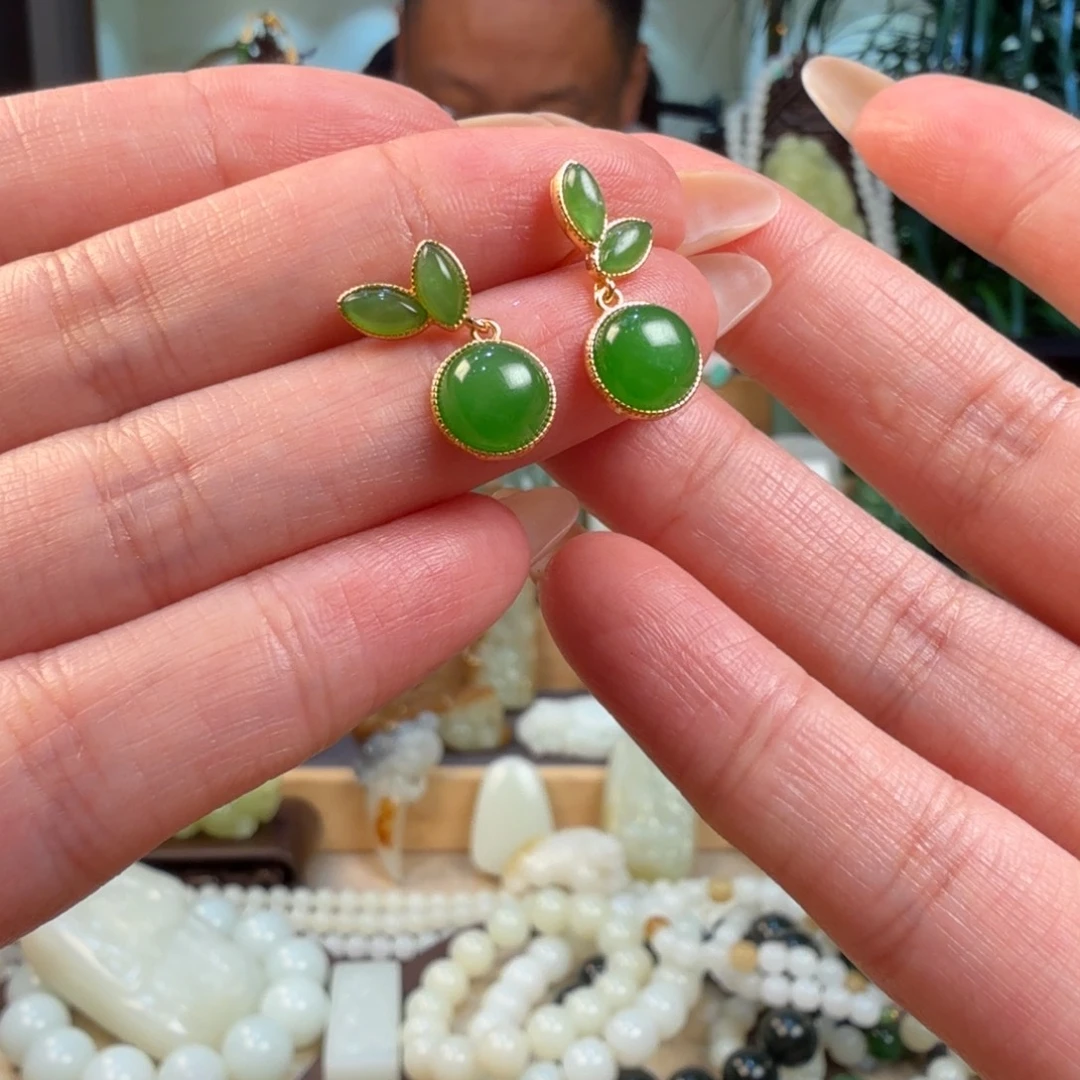 雨***林和田玉未镶嵌颈饰