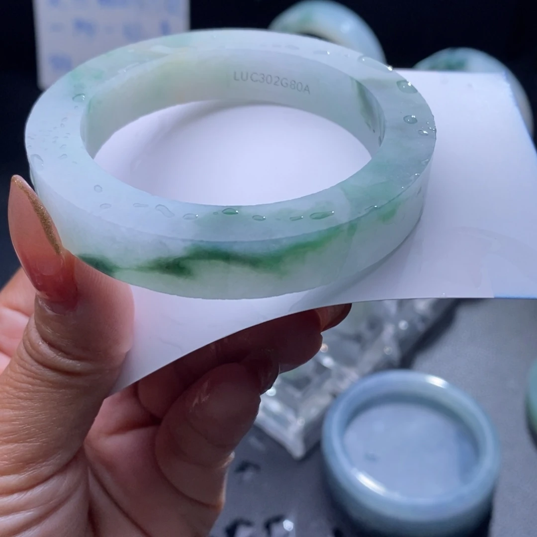 定制翡翠未镶嵌翡翠手镯