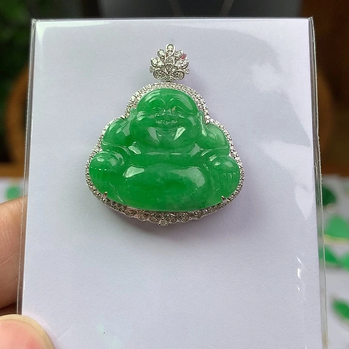 用***4翡翠18K金镶嵌颈饰