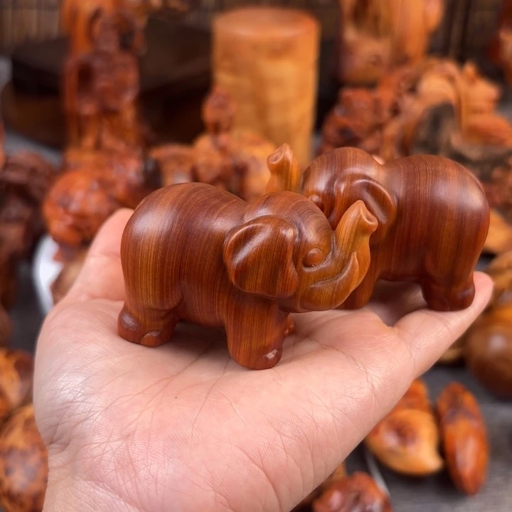 绿***豆太行崖柏手把件的设计和制作