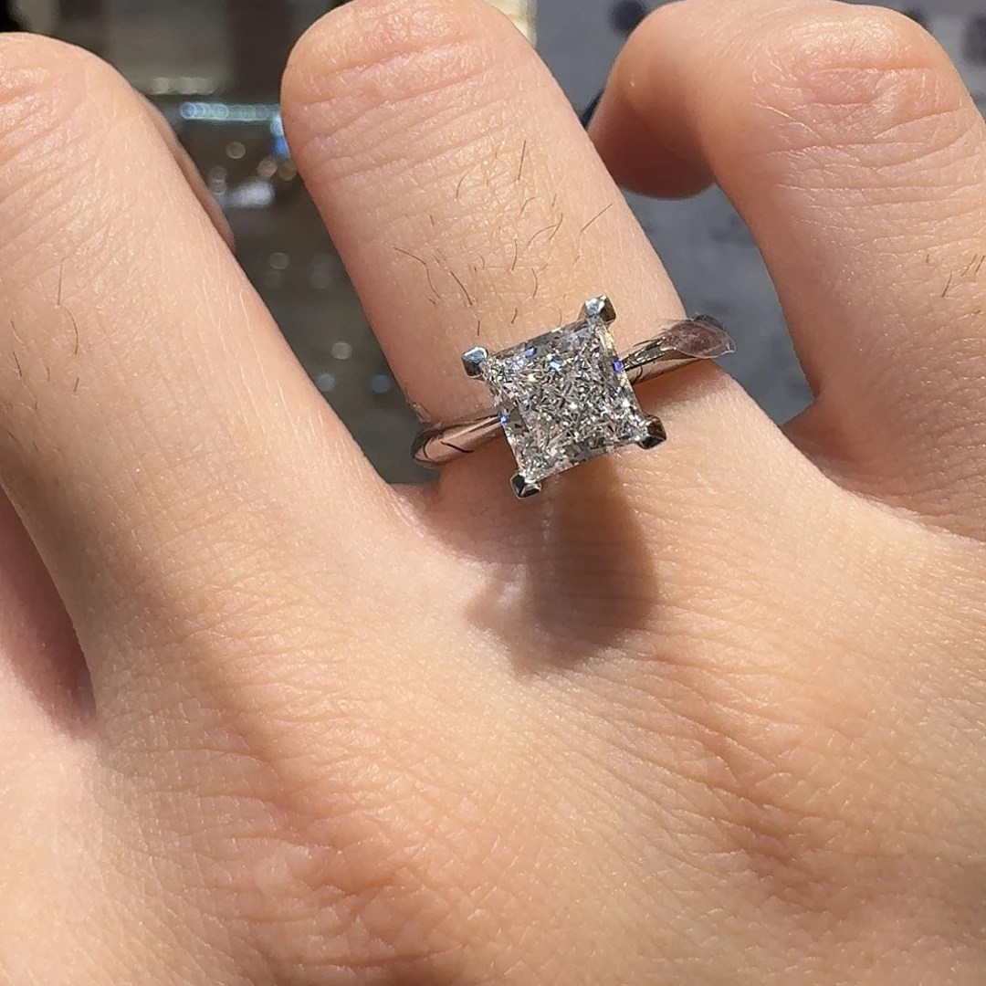 实验室培育钻石铂Pt950镶嵌1.56克拉公主方