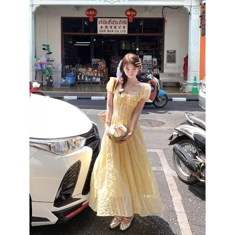 甜美温柔风奶黄色方领连衣裙夏季少女感减龄显瘦泡泡袖在逃公主裙