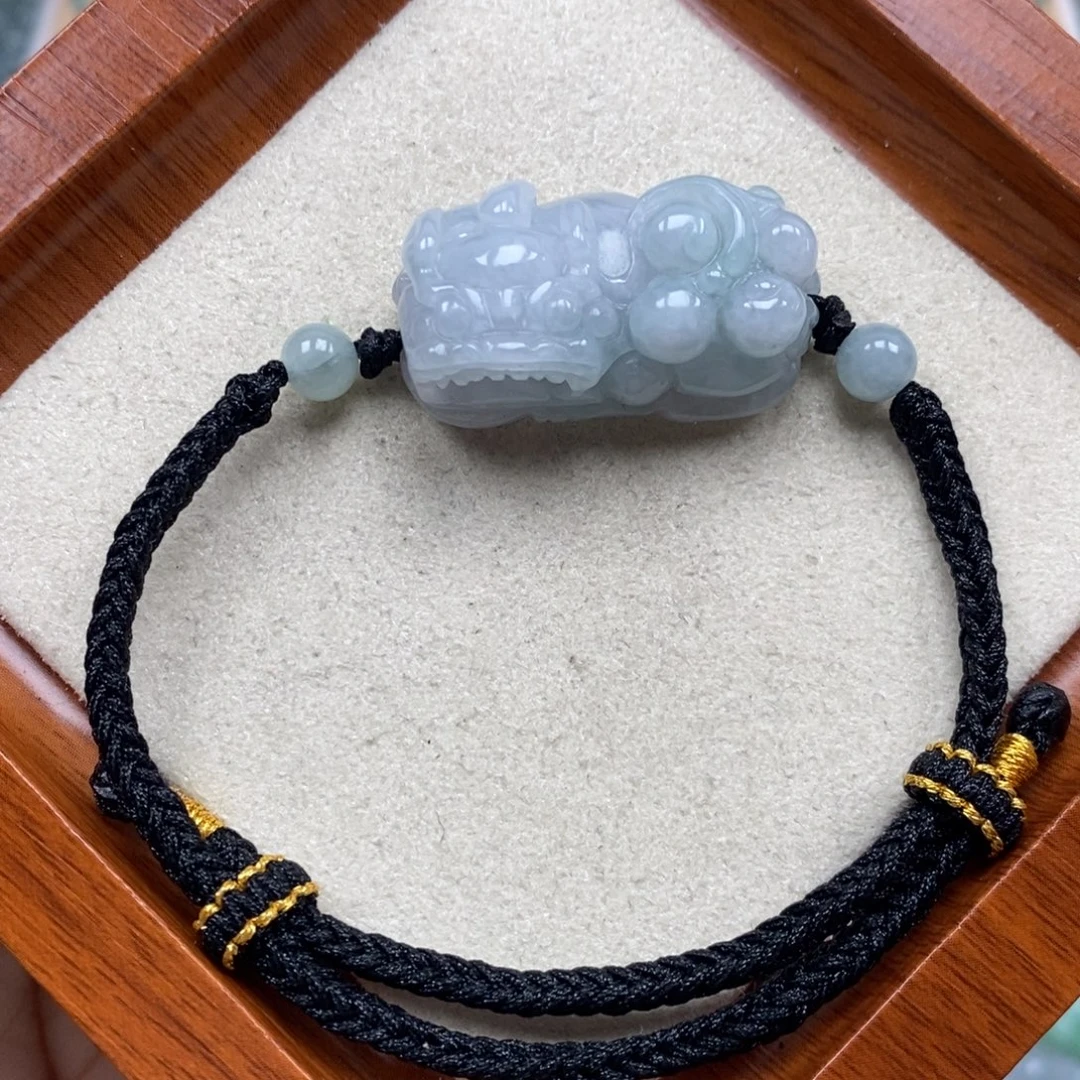 翡翠未镶嵌颈饰霸王貔貅