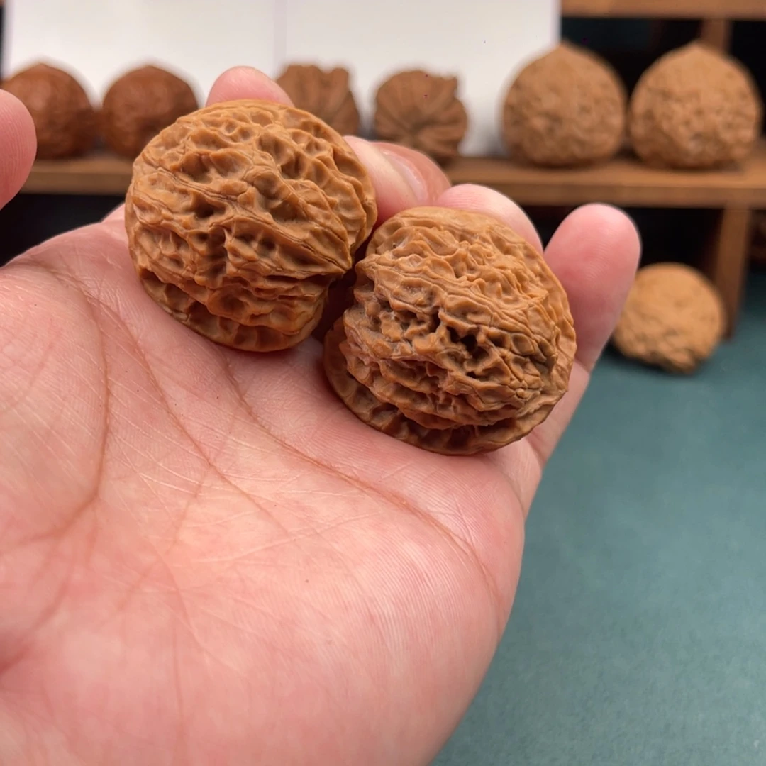 奥*特文玩核桃山地平谷园34.5/35