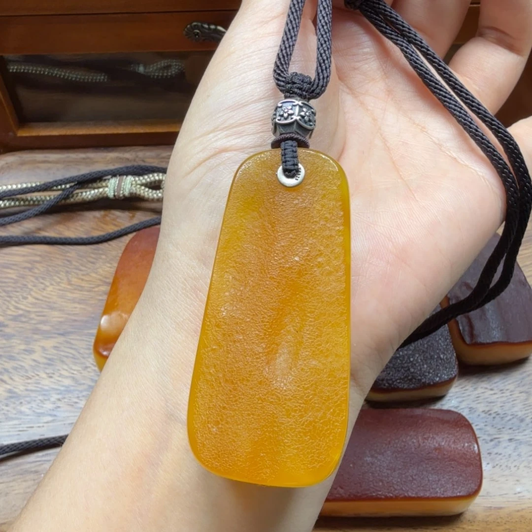 琥珀吊坠(赠链)未镶嵌