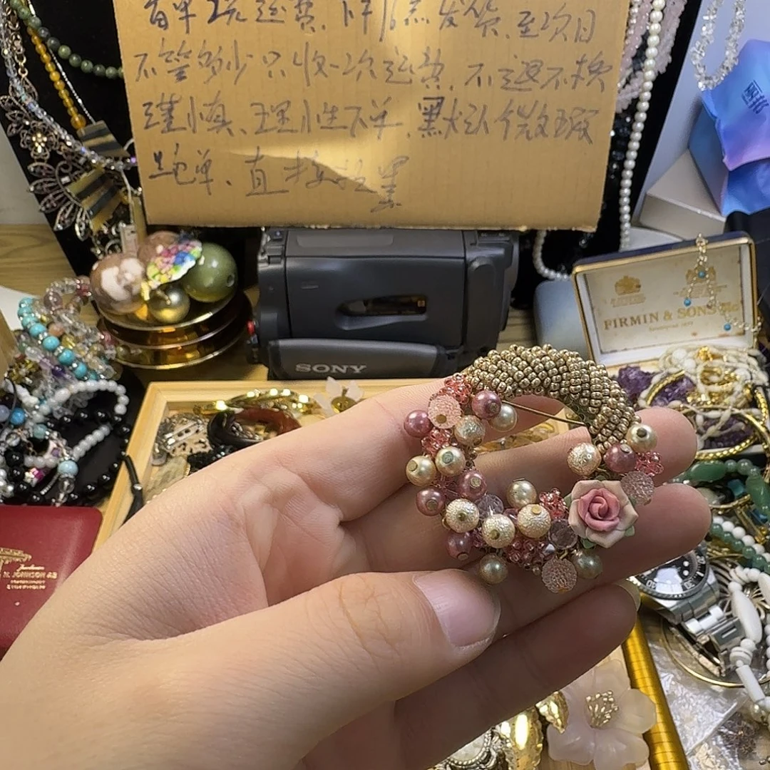 陈***陈锆石铁合金胸针392元运费