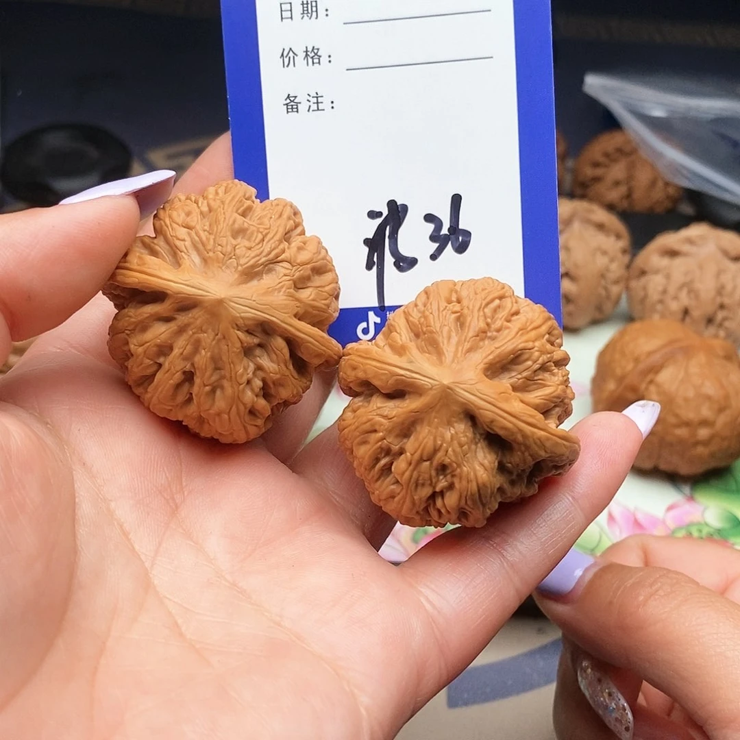【闪购商品】文玩核桃把件小**寅文玩核桃把件36