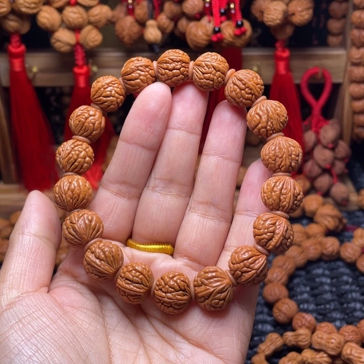 木质类龙纹桃枭挂件