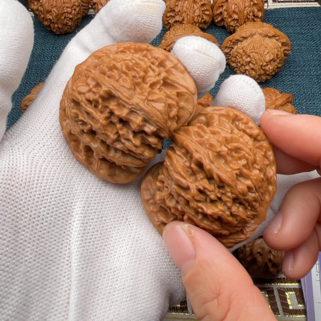 文玩核桃把件49.5全品红皮山地楼