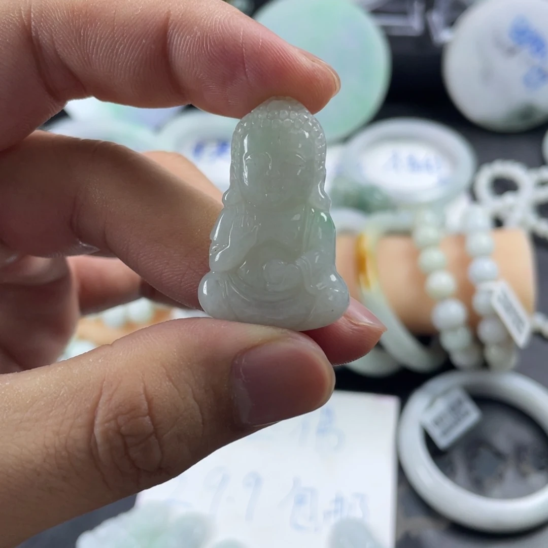 翡翠未镶嵌颈饰?****宝宝佛