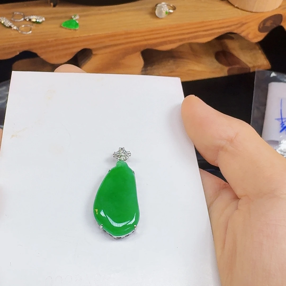 M***O翡翠18K金镶嵌颈饰