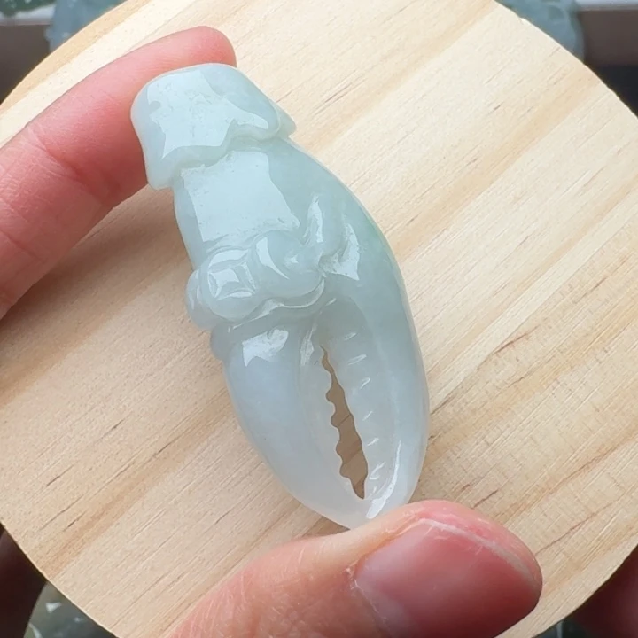 翡翠未镶嵌颈饰蟹钳