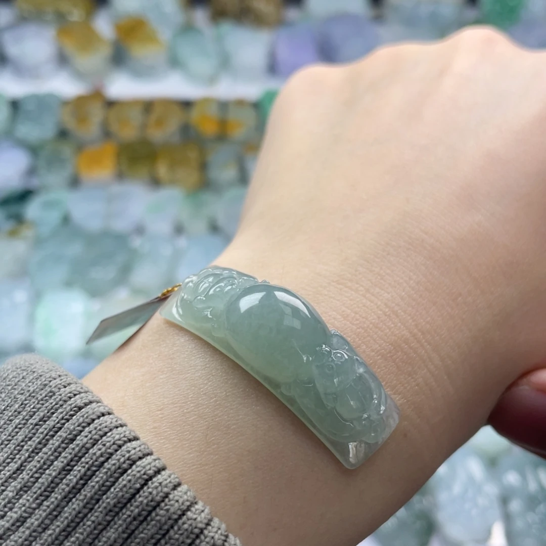 翡翠未镶嵌颈饰貔貅15