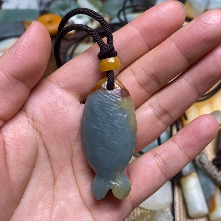 悲***饮蛇纹石玉未镶嵌颈饰