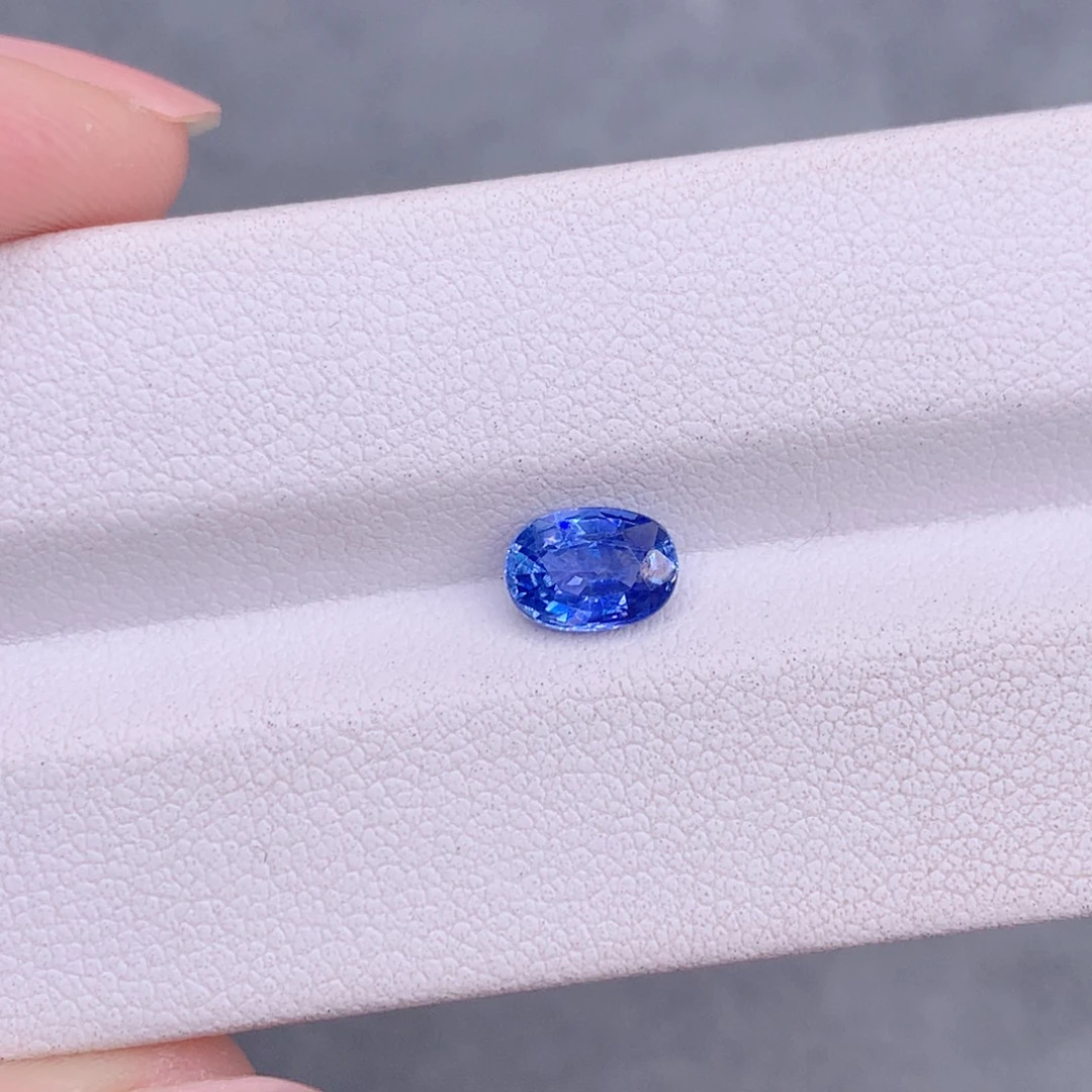 蓝宝石裸石1.13克拉矢车菊