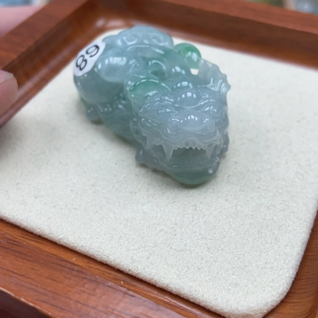 翡翠未镶嵌颈饰如意貔貅吊坠