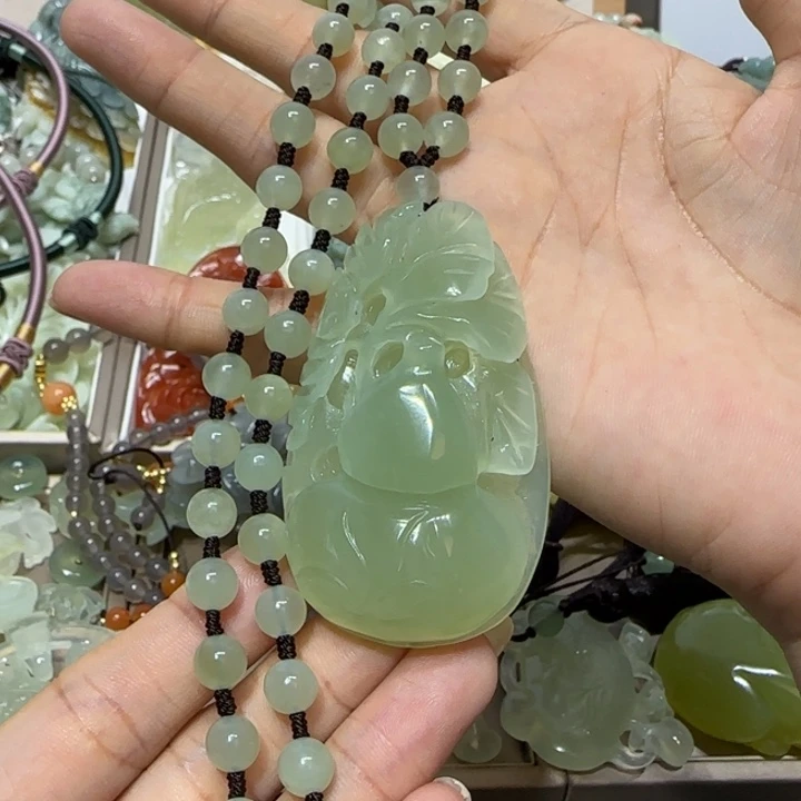 蛇纹石玉吊坠未镶嵌