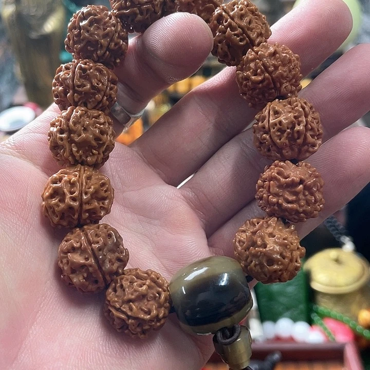 织绣摆件等各种工具进行