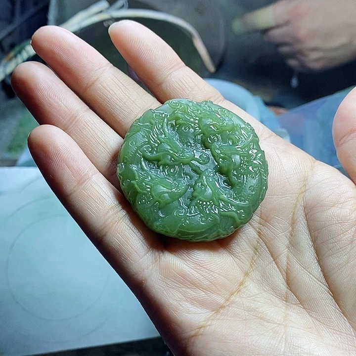 悠***生和田玉未镶嵌颈饰