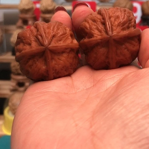 文玩核桃把件很***叔云南铁核桃