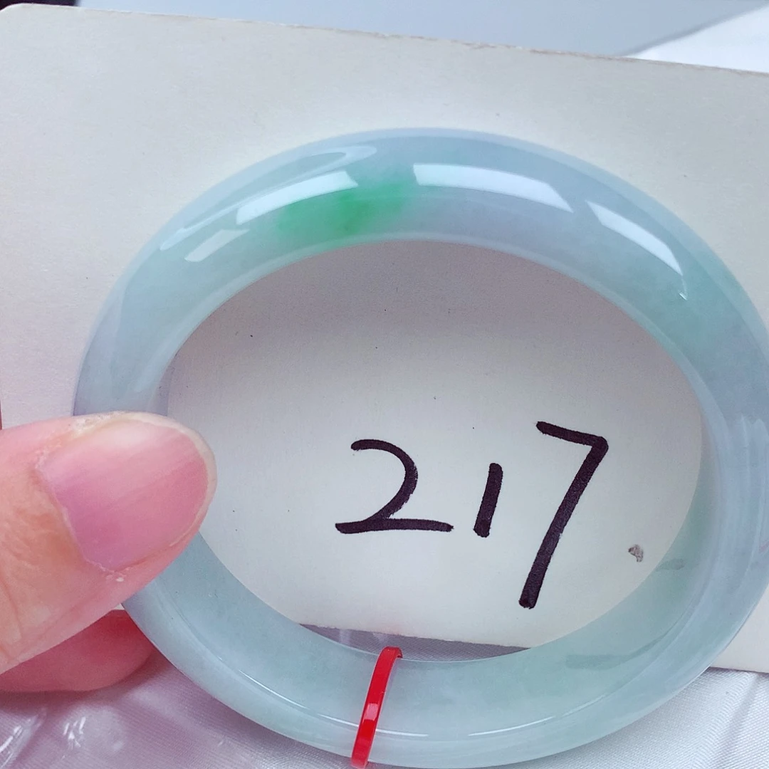 翡翠手镯未镶嵌翡翠