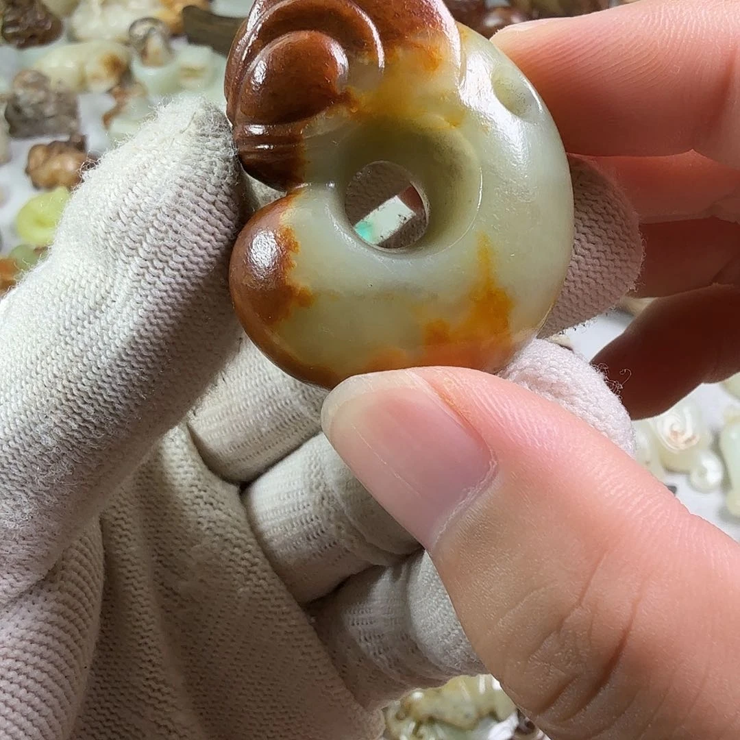 行***者和田玉（糖玉）未镶嵌颈饰