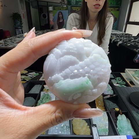 颈饰未镶嵌翡翠一个