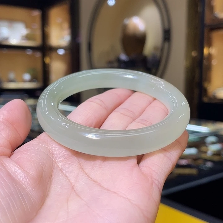 未镶嵌手镯和田玉56.8#63.63g