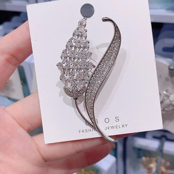 锆石铜合金一叶知秋胸针
