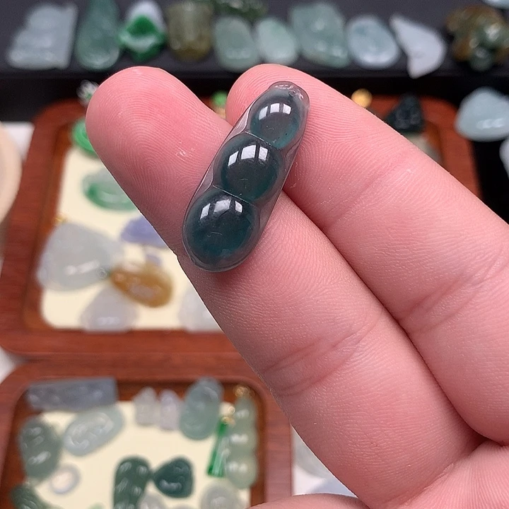 翡翠未镶嵌颈饰翡翠首饰