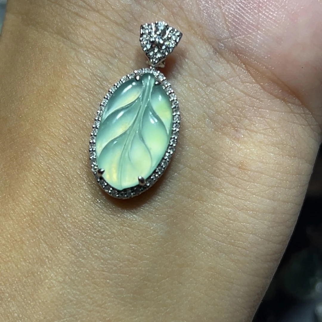 颈饰18K金镶嵌翡翠