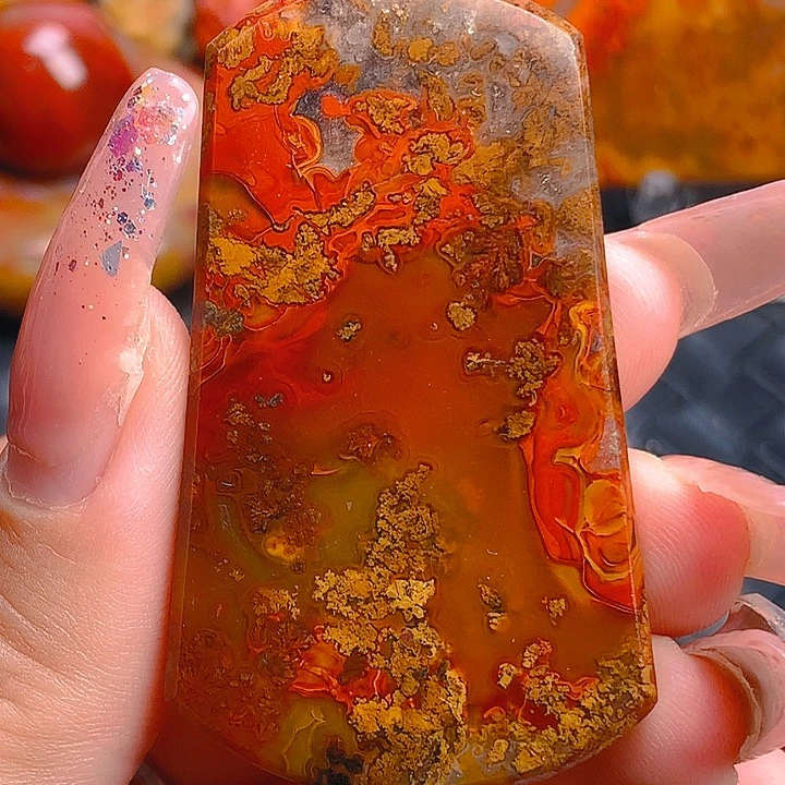 玛瑙/玉髓颈饰足银镀金镶嵌担**月