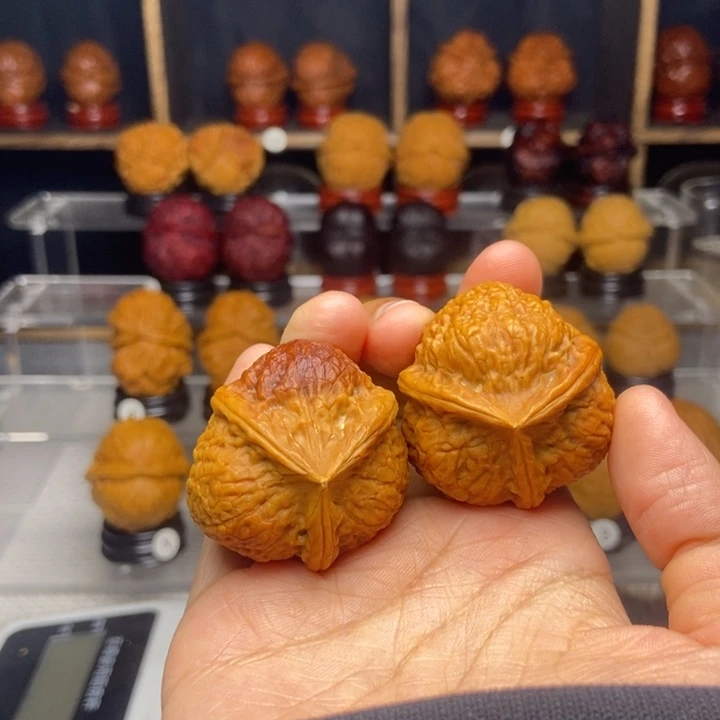 文玩核桃吊坠金香炉58