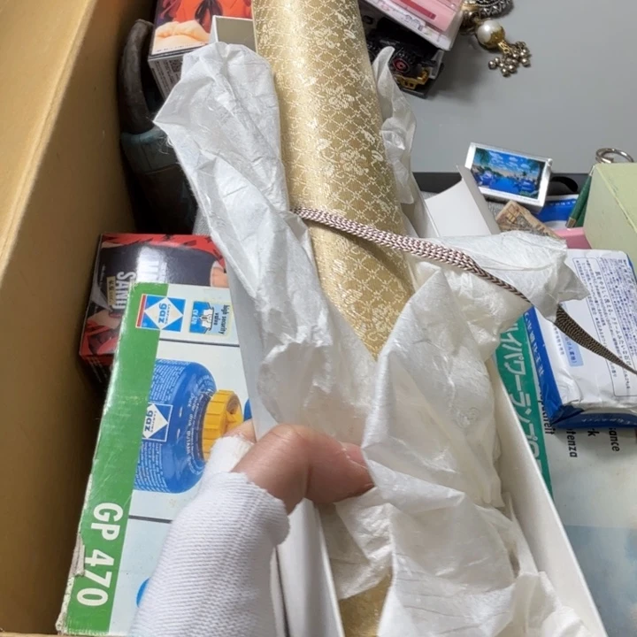 简*中古商品，瑕疵品，不保好坏。523