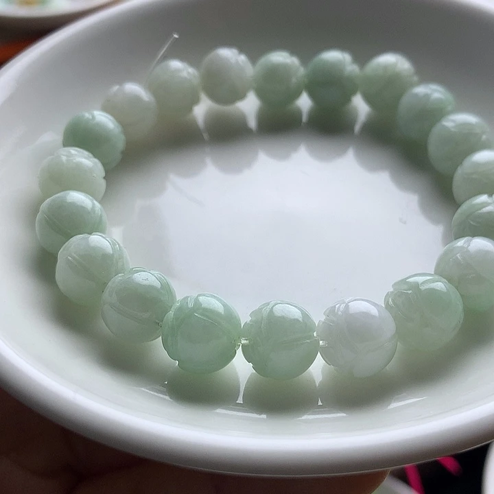 翡翠散珠雕刻莲花珠一串